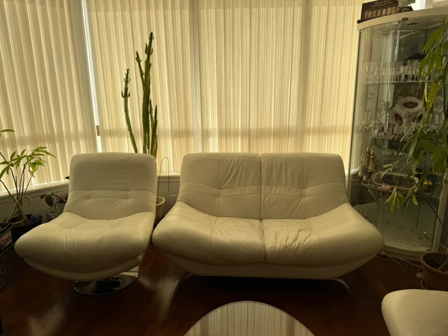 White Leather Sofa and Chair Set image indicator(2)