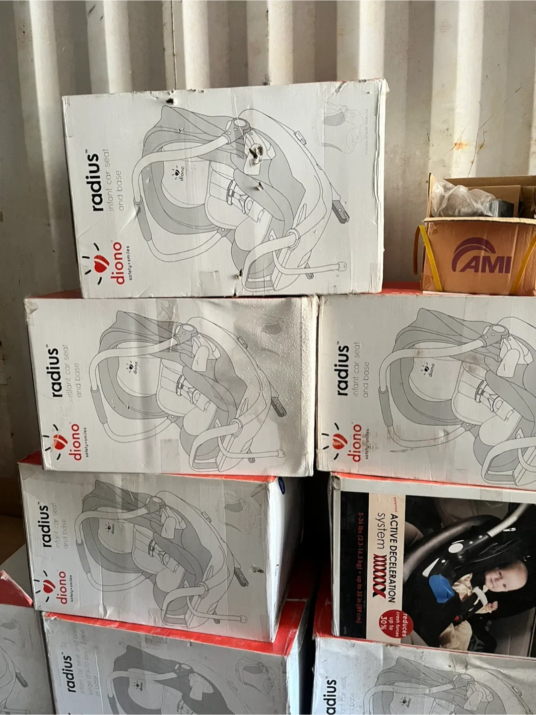 Diono Radius Infant Car Seat & Base (5-36 lbs) image indicator(2)