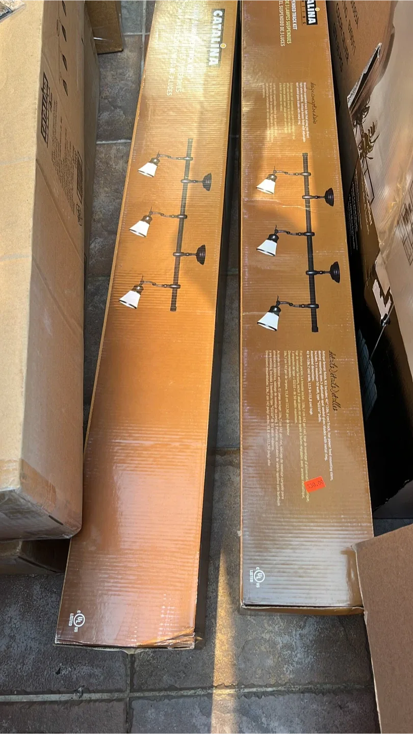 DECOR LIVING 4 Light Chandelier - New in Box! image indicator(4)