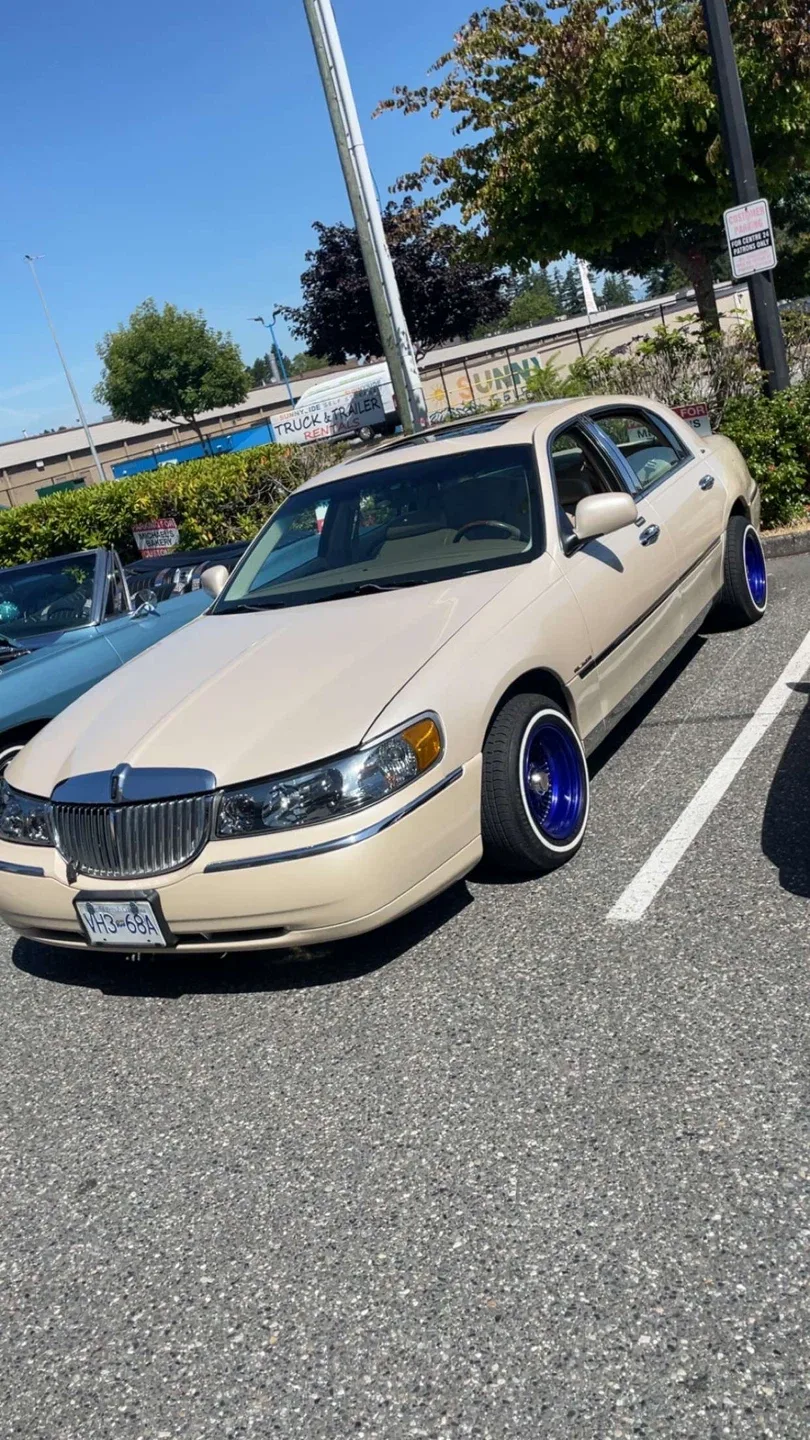 2000 Lincoln town car image indicator(4)