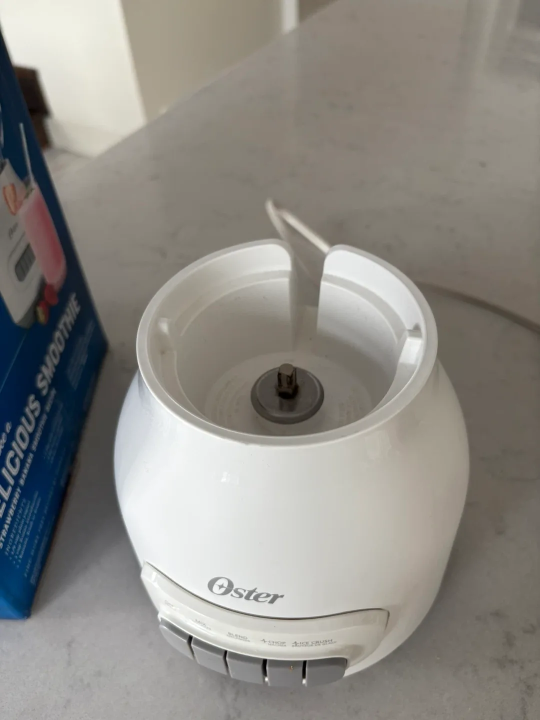 Oster 700 Peak-Watt Blender with Glass Jar image indicator(4)