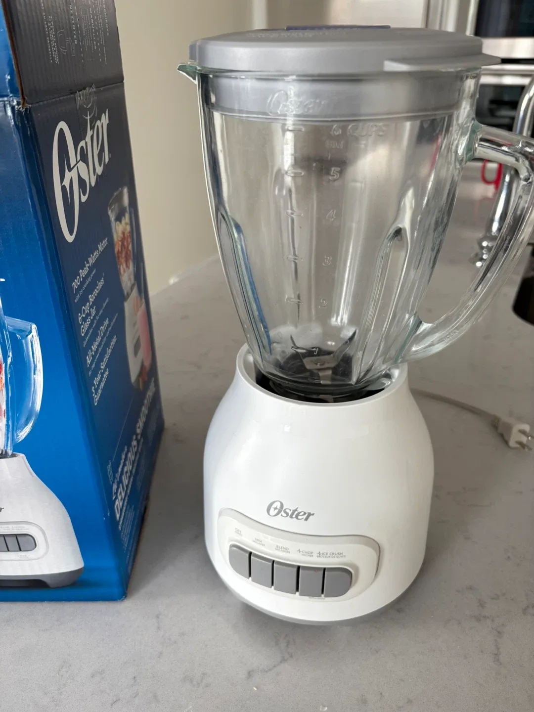 Oster 700 Peak-Watt Blender with Glass Jar image indicator(2)