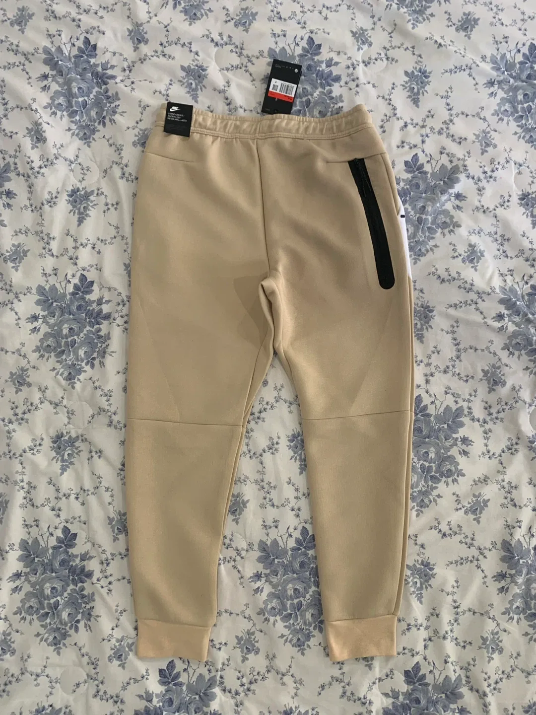 New Nike Tech - Size Large image indicator(6)