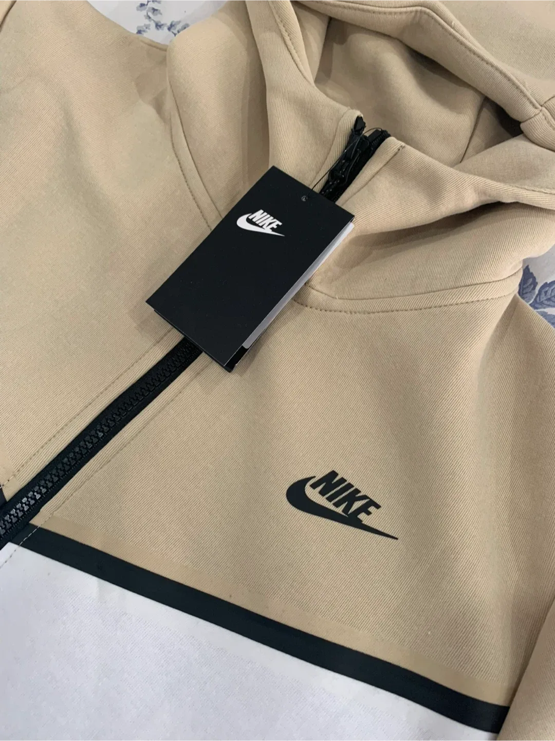 New Nike Tech - Size Large image indicator(3)