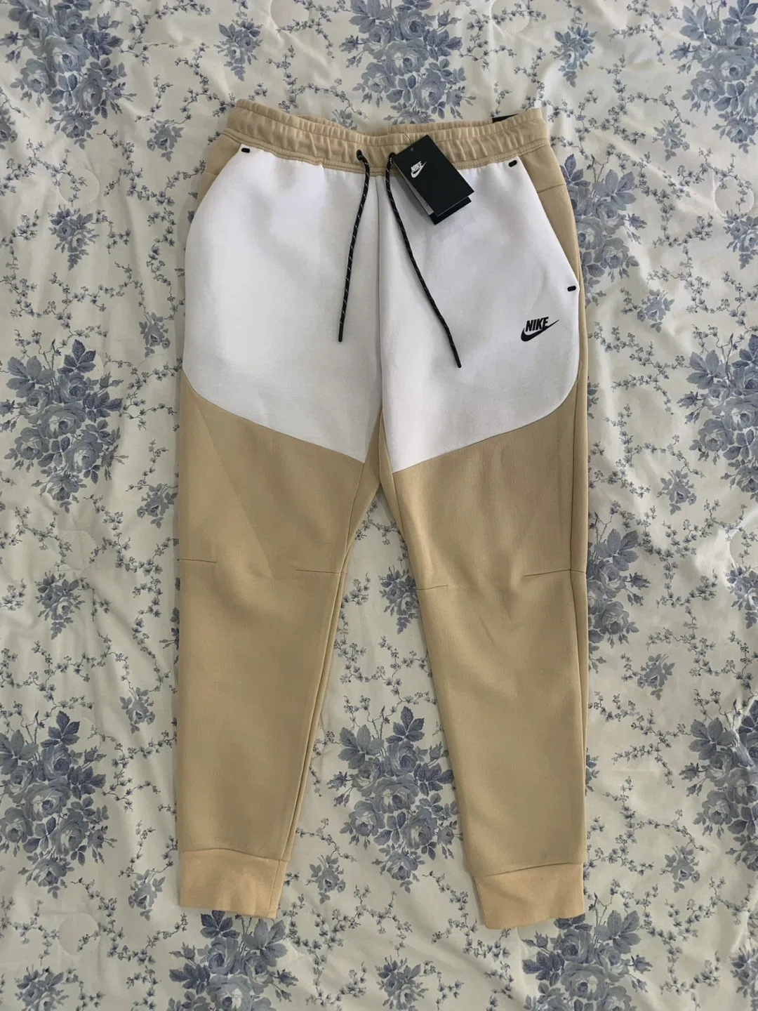 New Nike Tech - Size Large image indicator(7)