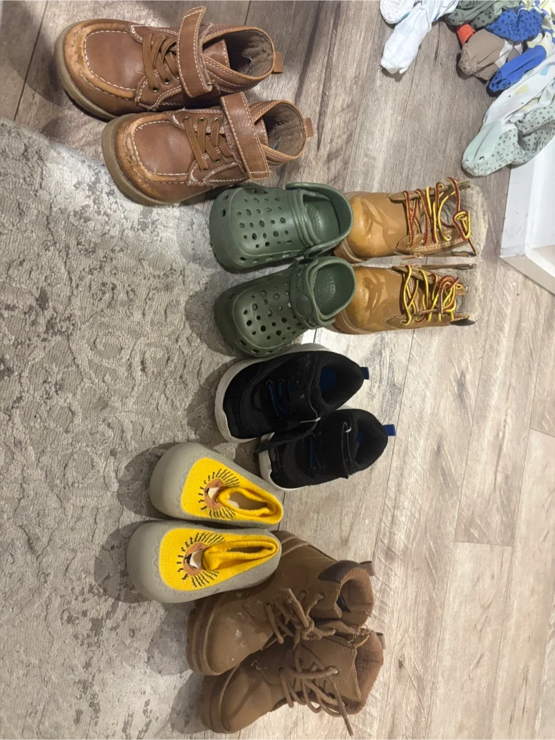 Mixed Lot of Kids' Shoes thumbnail