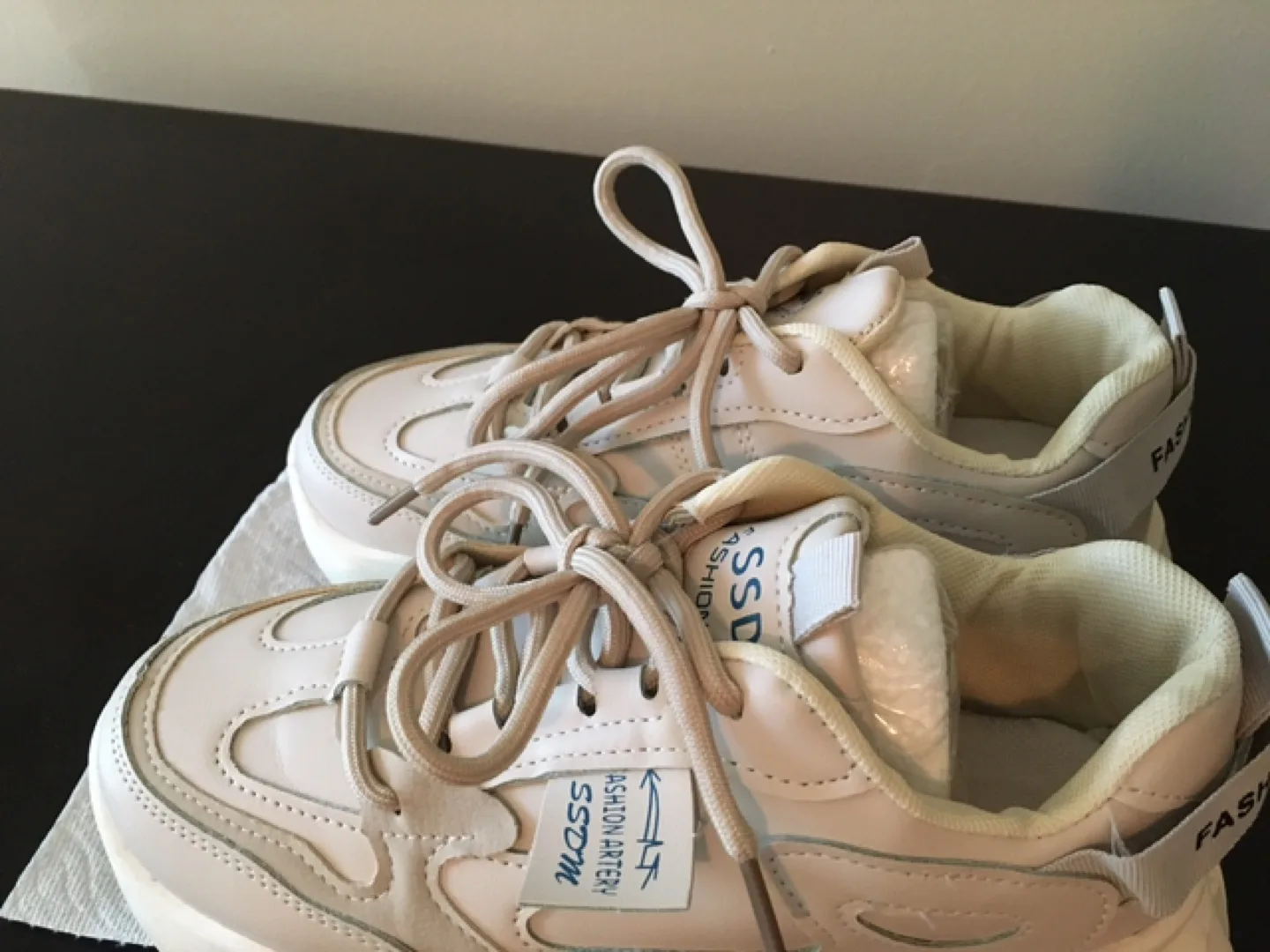 sneakers image indicator(2)