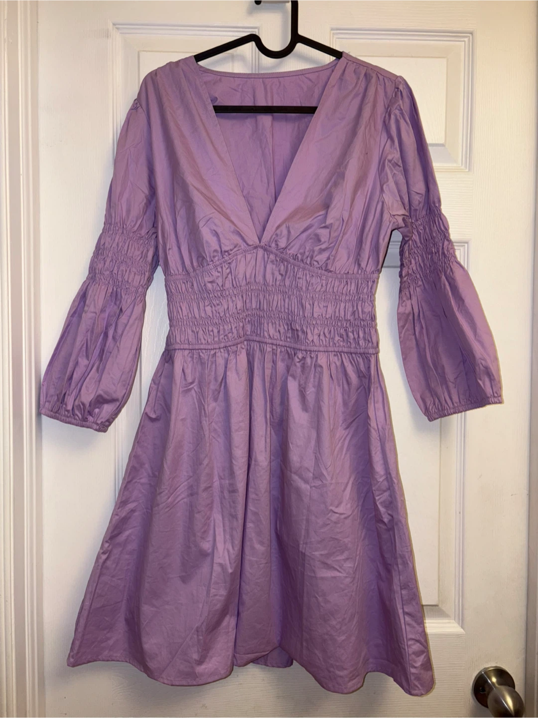 New lavender V-neck dress with smocked detailing on the sleeves - photo 2