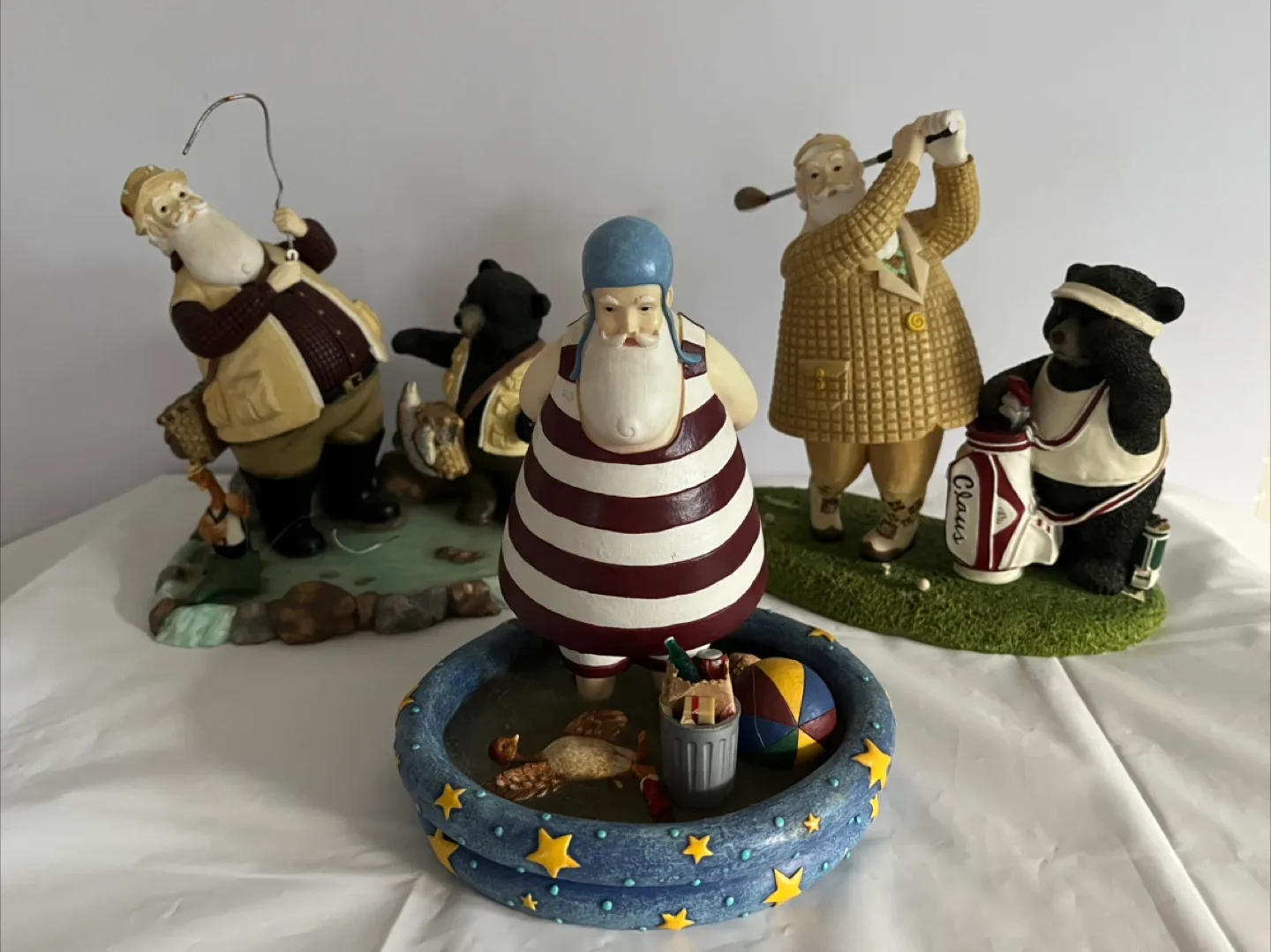 Santa Claus Figurine Collection image indicator(2)