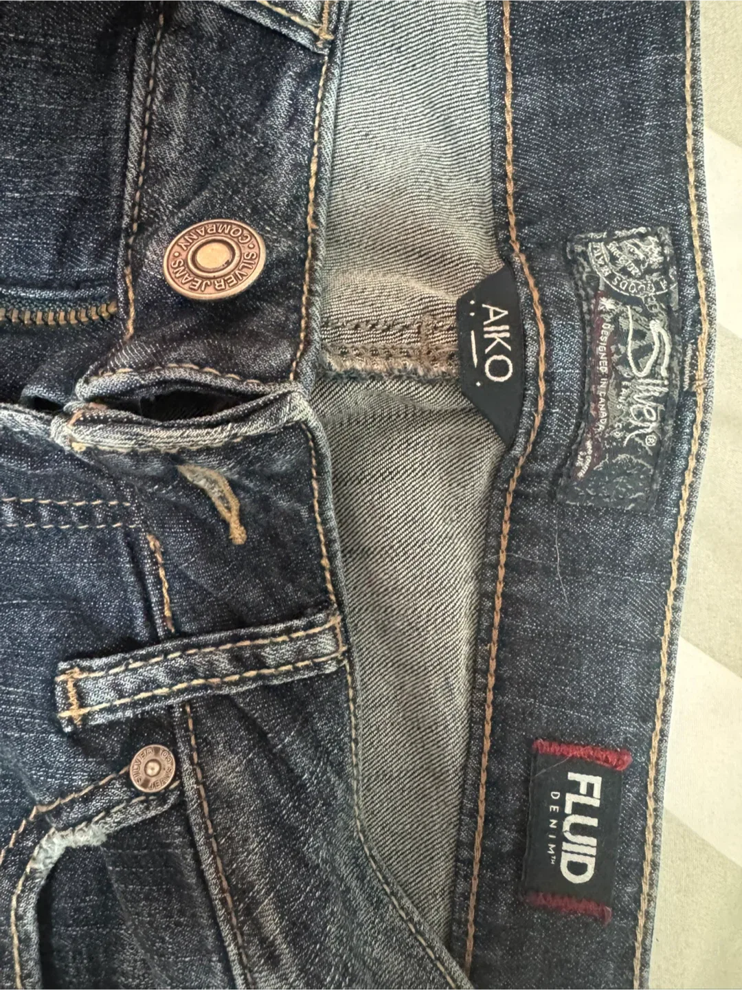 RW&CO. & Silver Fluid Denim Jeans - Size 28 & 29 image indicator(3)