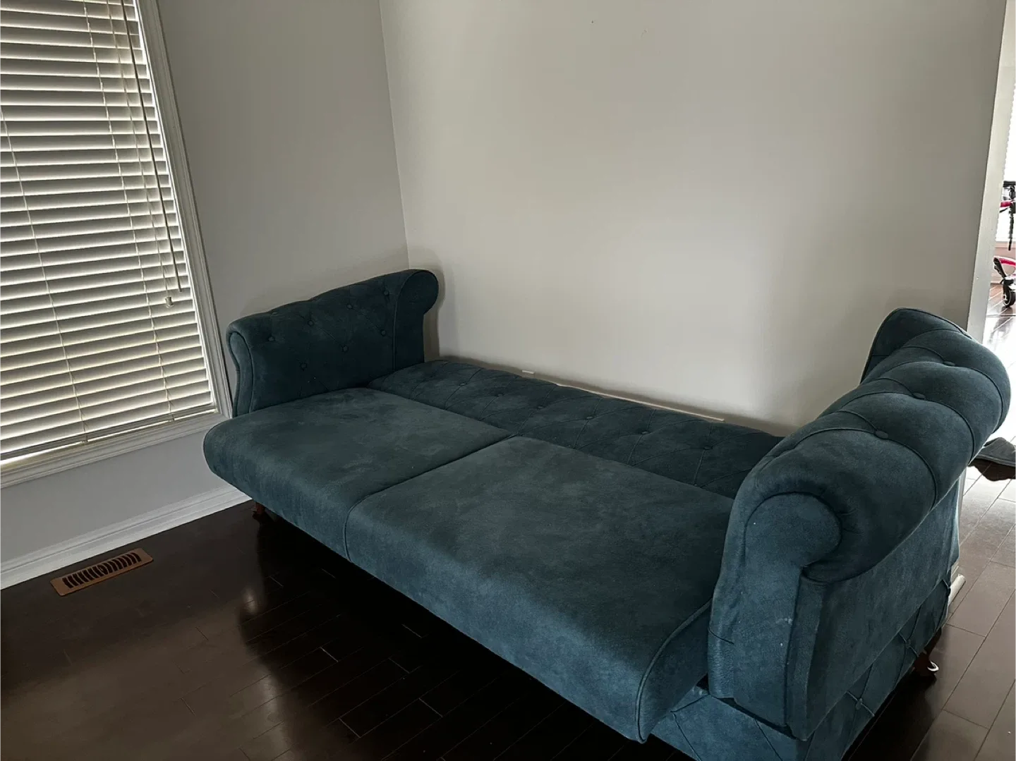 Blue Tufted Sofa image indicator(2)