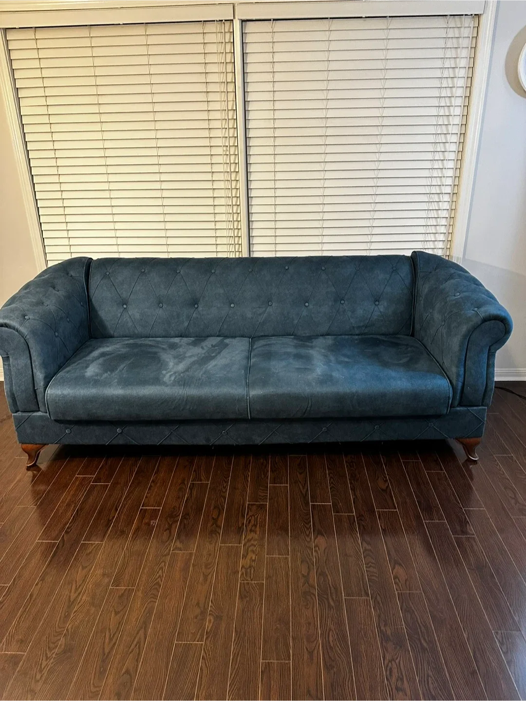 Blue Tufted Sofa image indicator(6)