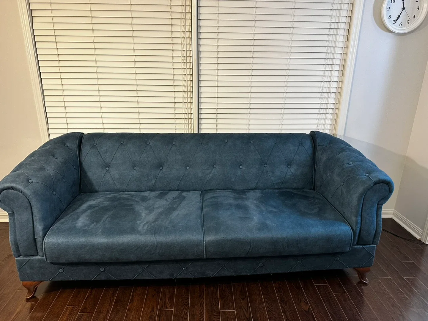 Blue Tufted Sofa image indicator(7)