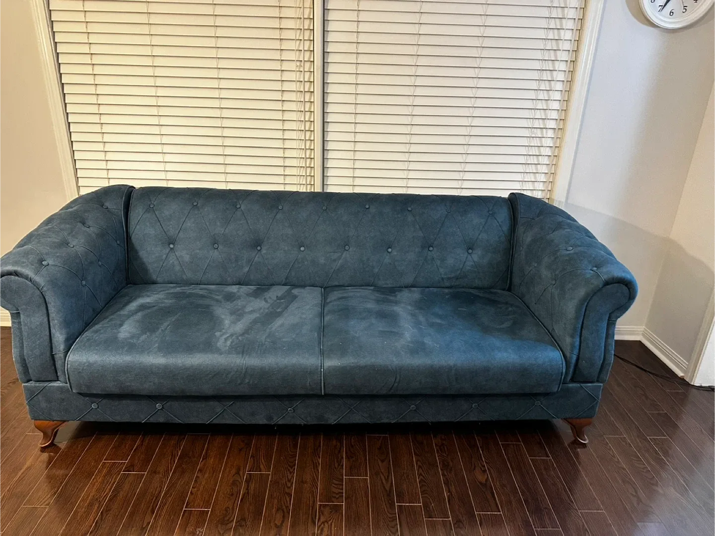 Blue Tufted Sofa image indicator(8)