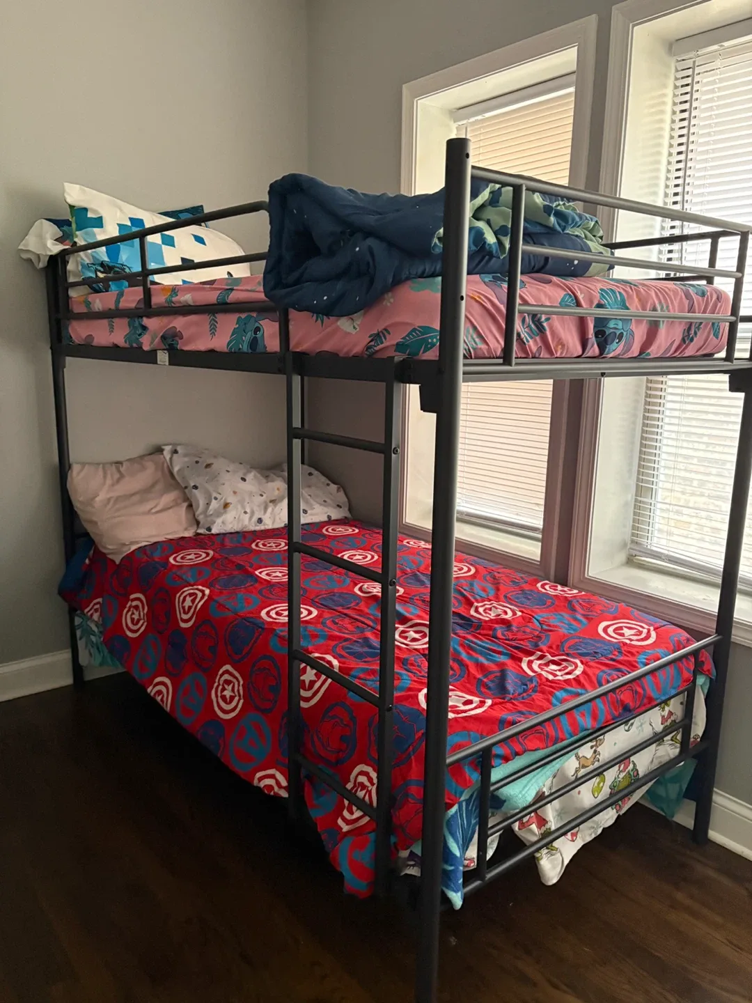 Metal  Bed// litera con colchones