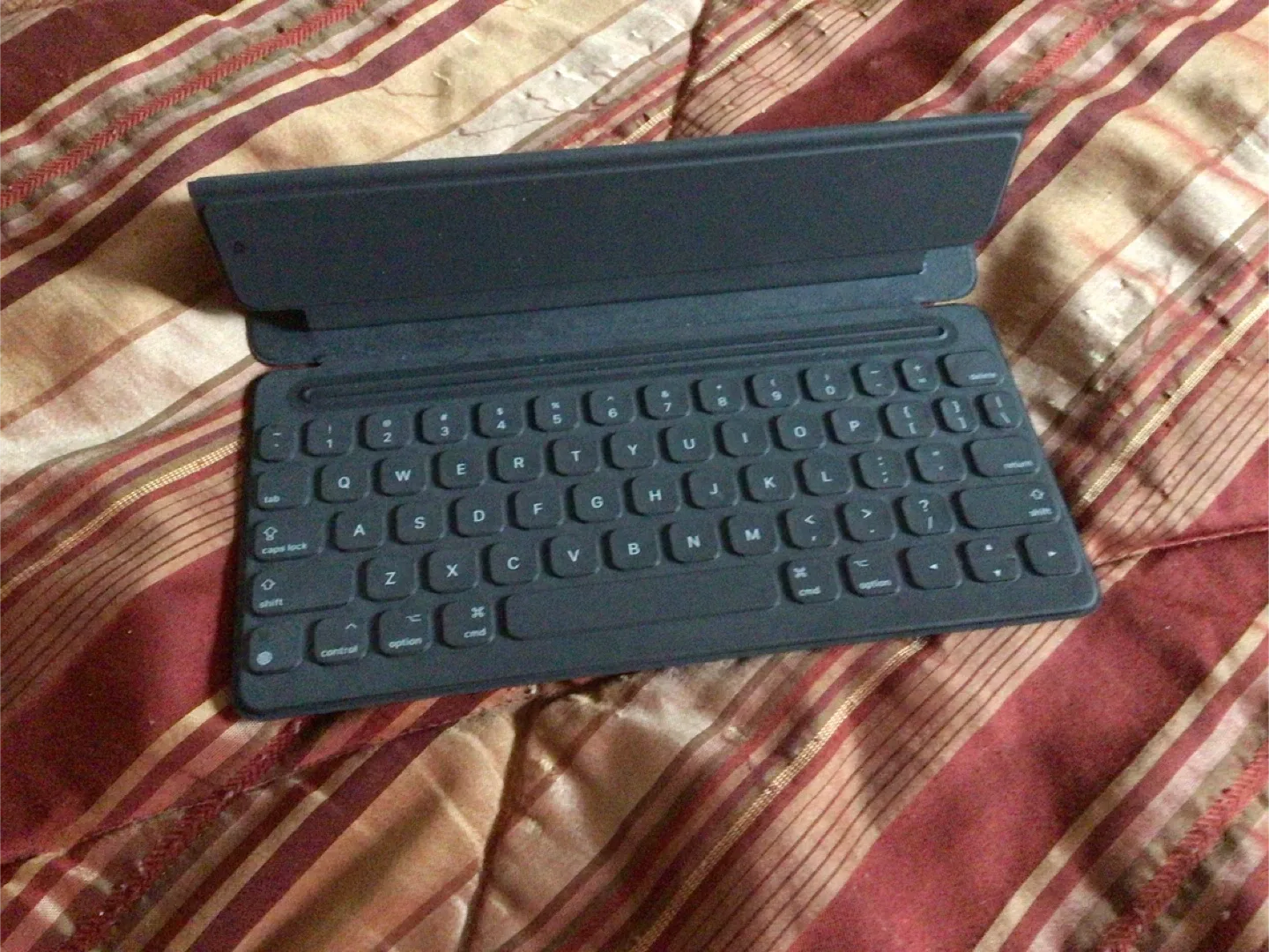 Apple iPad Smart Keyboard - Like New!