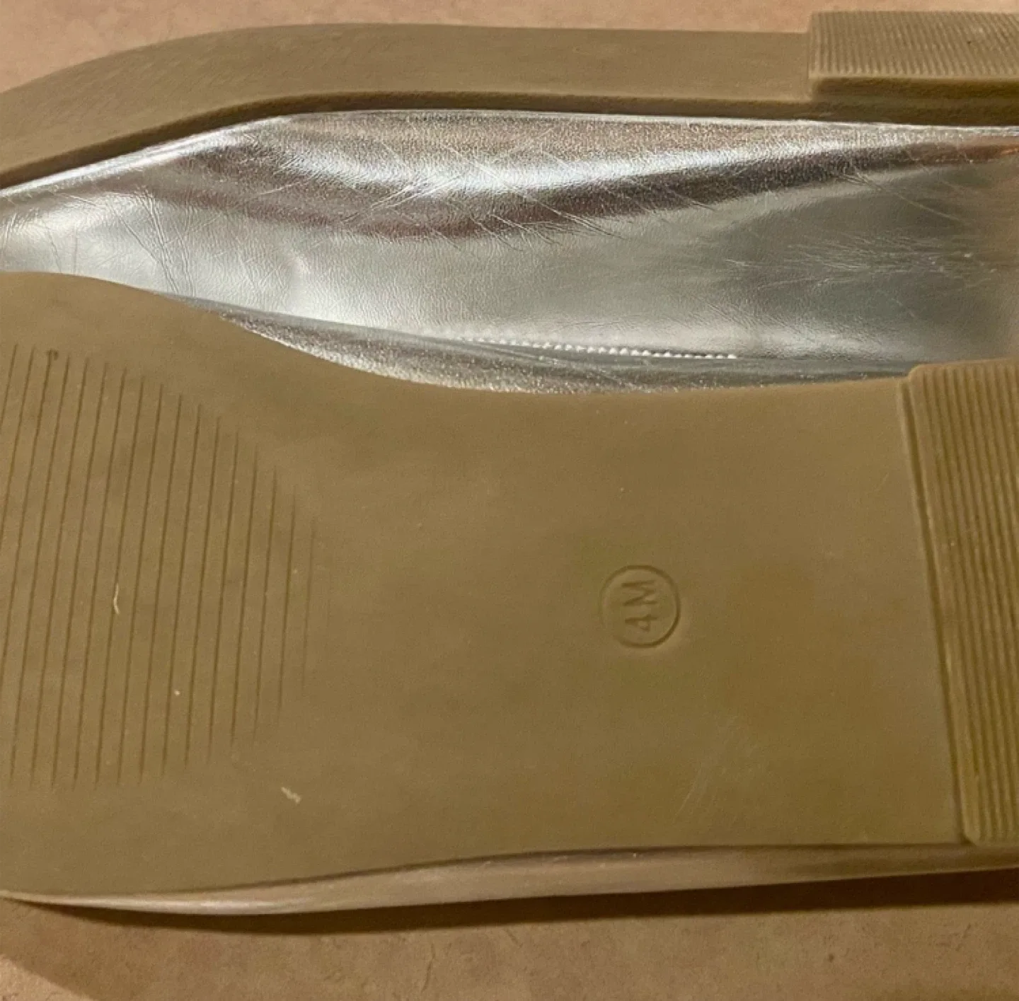 Cushionaire Silver Ballet Flats - Size 4 image indicator(6)