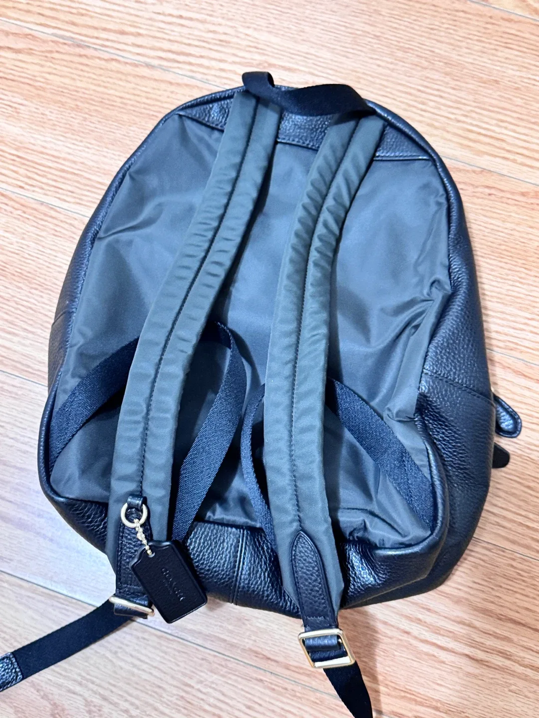 Coach Black Leather Backpack image indicator(2)