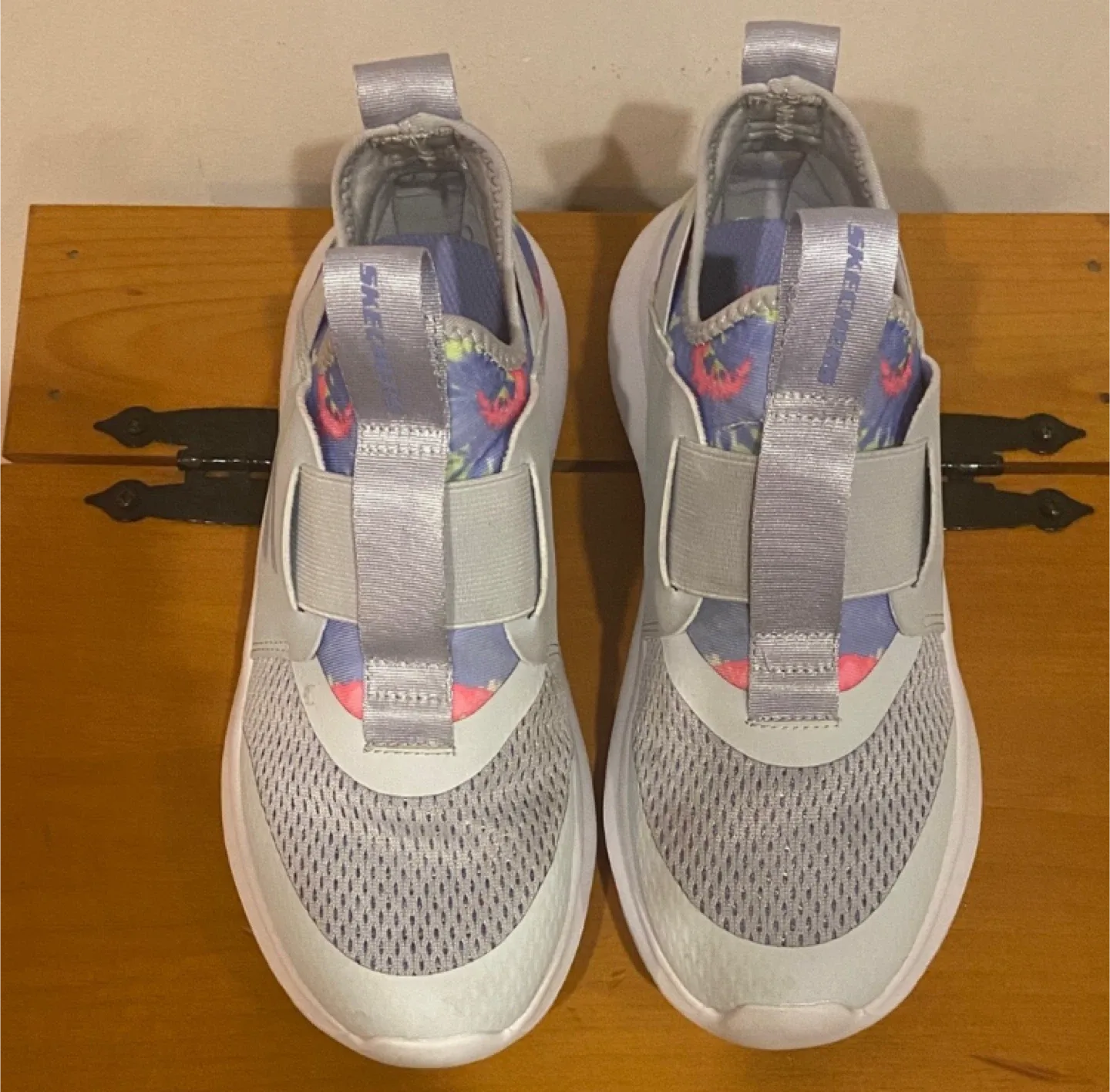 Skechers Girls' Slip-On Shoes - Size 3.5 image indicator(6)