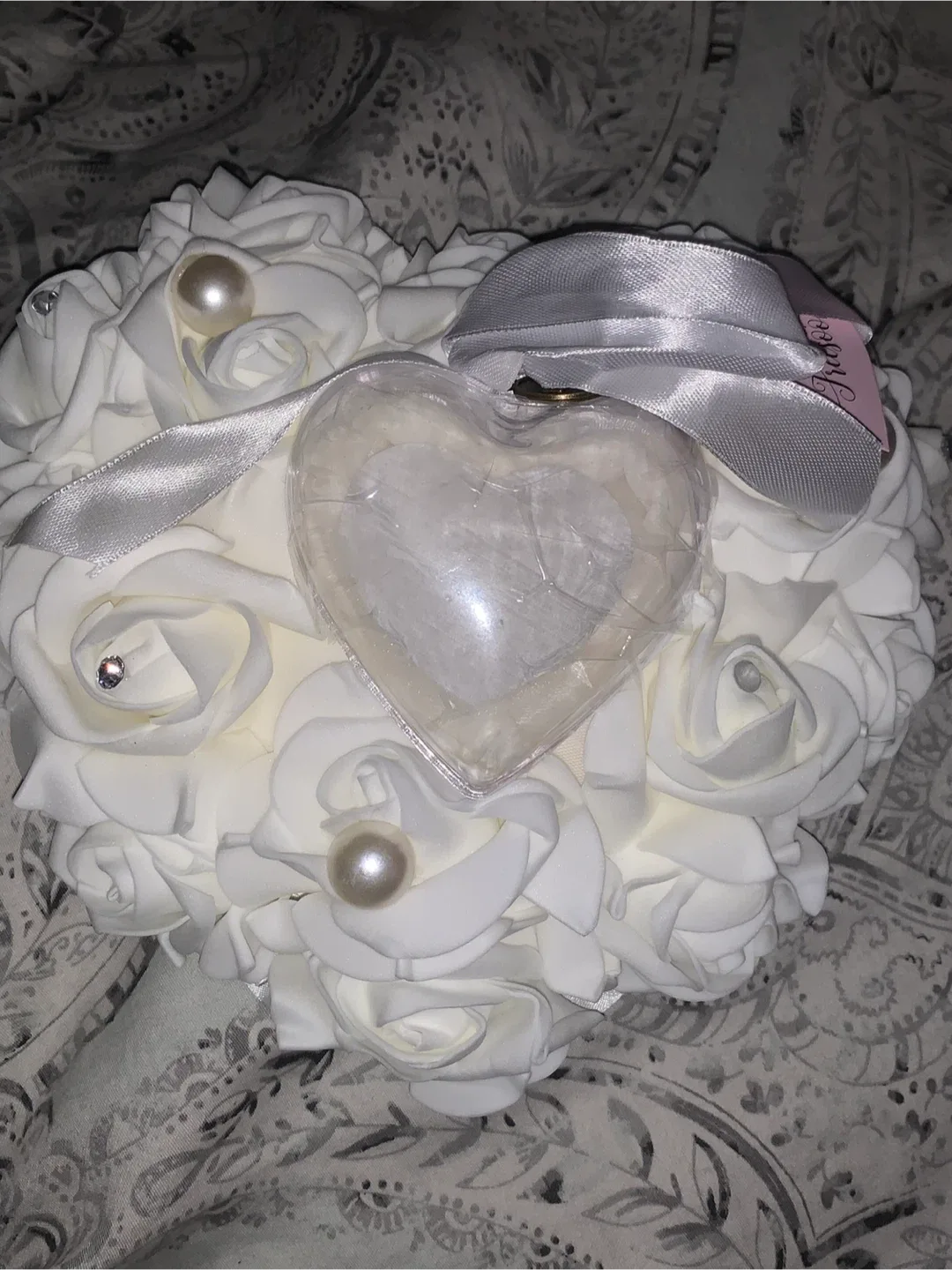 White Rose & Pearl Heart Bouquet image indicator(2)