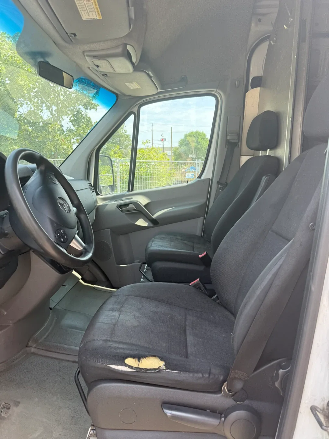 Mercedes-Benz Sprinter Van - White image indicator(10)