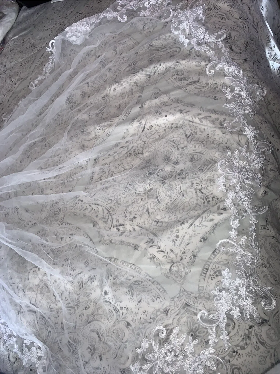 White Lace Wedding Veil image indicator(5)