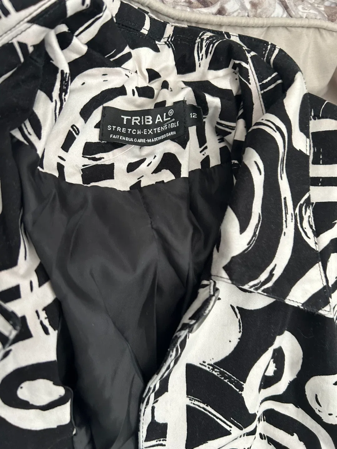 Tribal Black & White Patterned Coat - Size 12 image indicator(3)