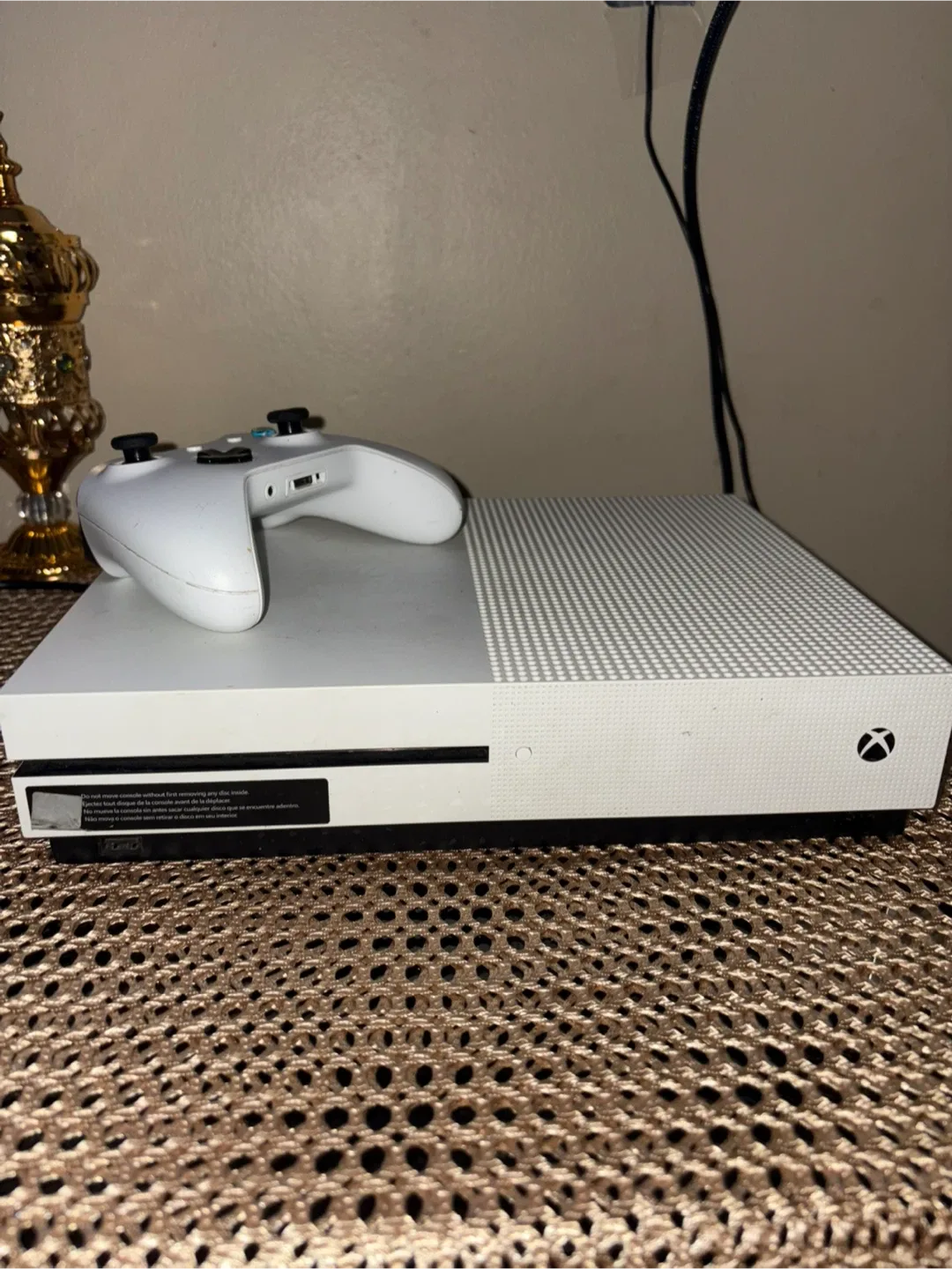 Xbox One S with Controller image indicator(3)