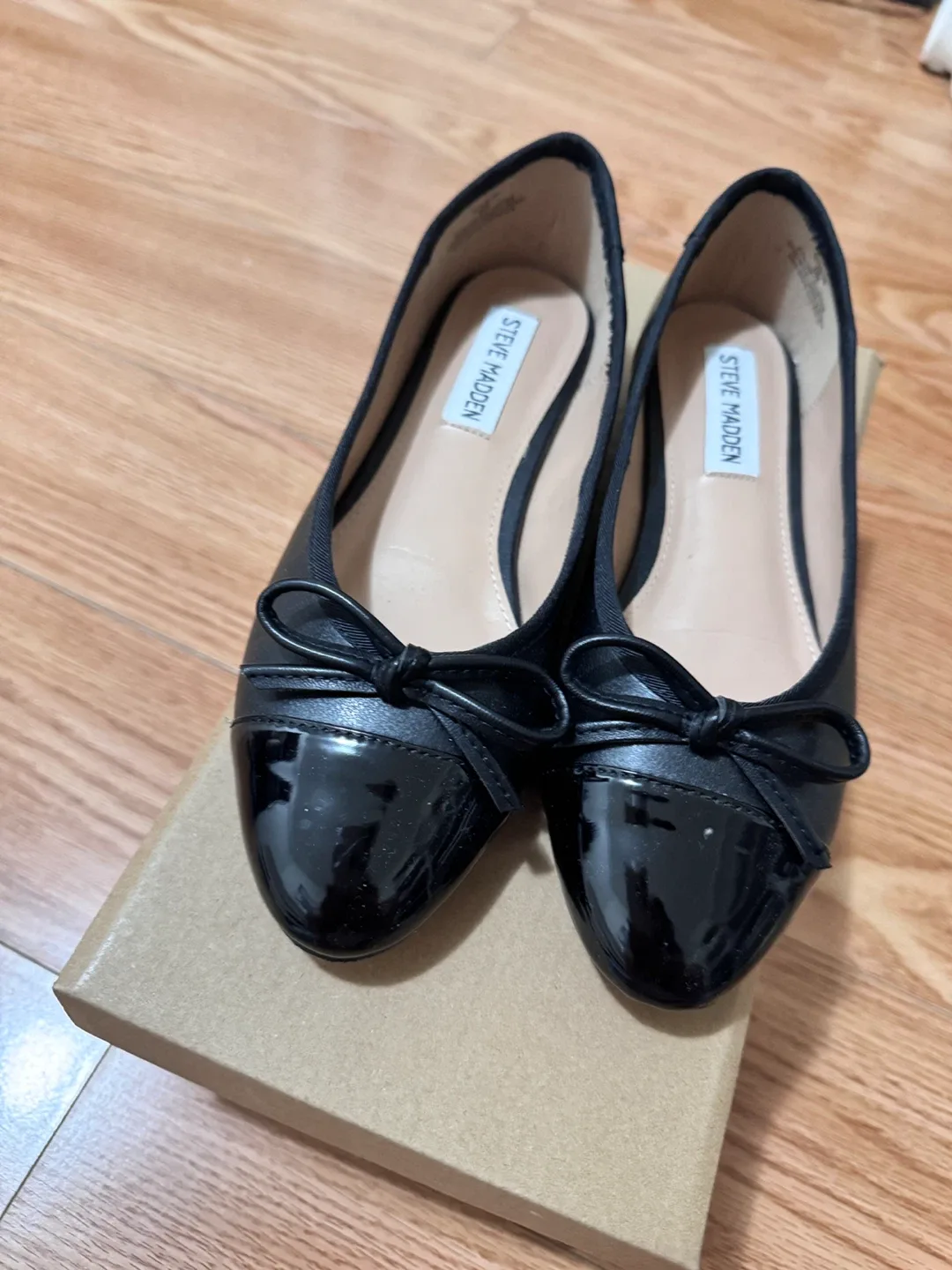 Steve Madden Ellison Black Flats - Size 6