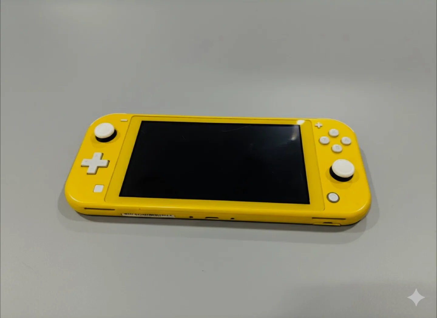 Nintendo Switch Lite - Yellow image indicator(2)