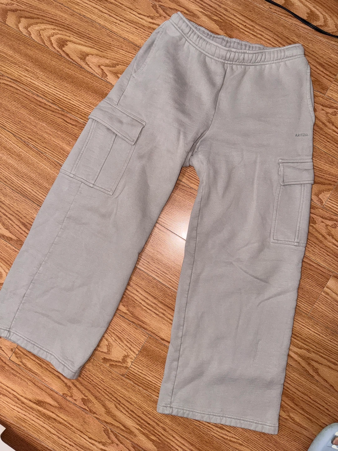 Aritzia Grey Cargo Sweatpants - photo 2
