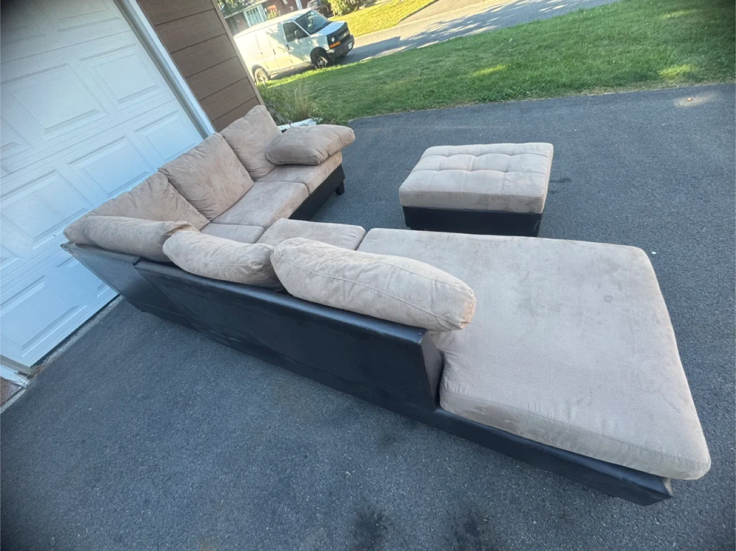 Beige Sectional Sofa with Ottoman image indicator(4)