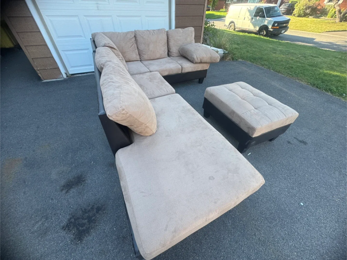 Beige Sectional Sofa with Ottoman image indicator(2)