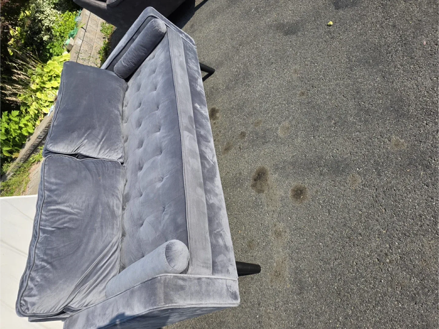 Grey Velvet Tufted Loveseat image indicator(5)