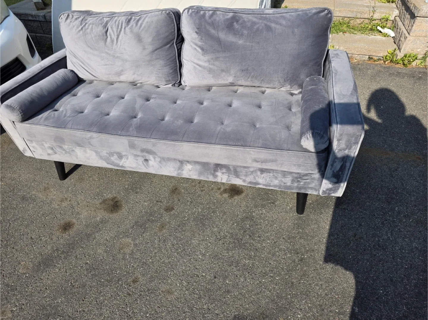 Grey Velvet Tufted Loveseat image indicator(2)