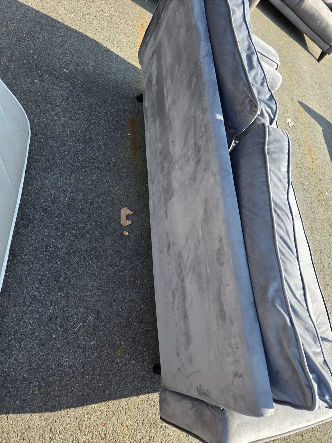 Grey Velvet Tufted Loveseat image indicator(3)