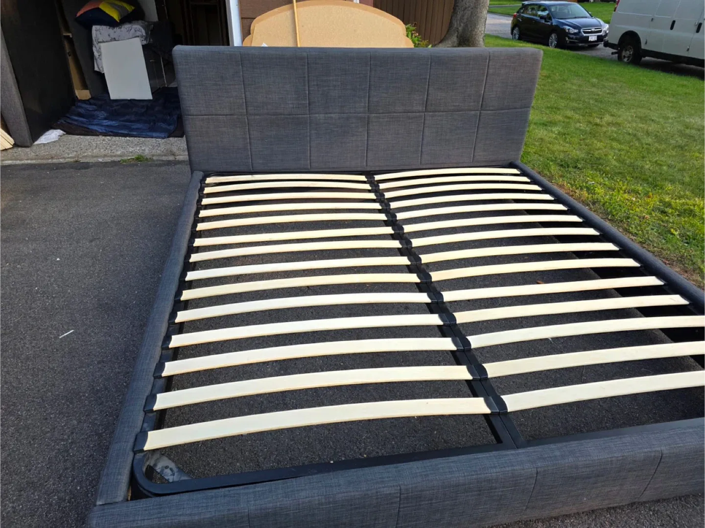 Upholstered Platform king Bed Frame - Grey image indicator(3)