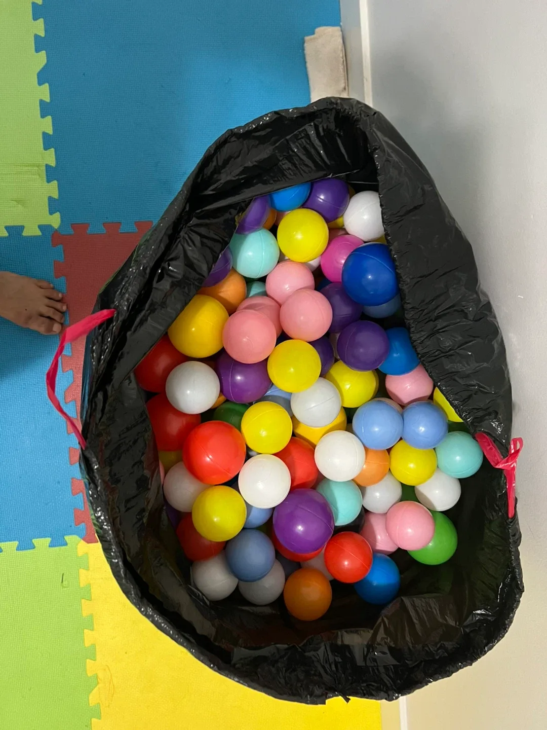 Playpen with play balls, baby bouncer and baby bassinet (ALL) image indicator(3)