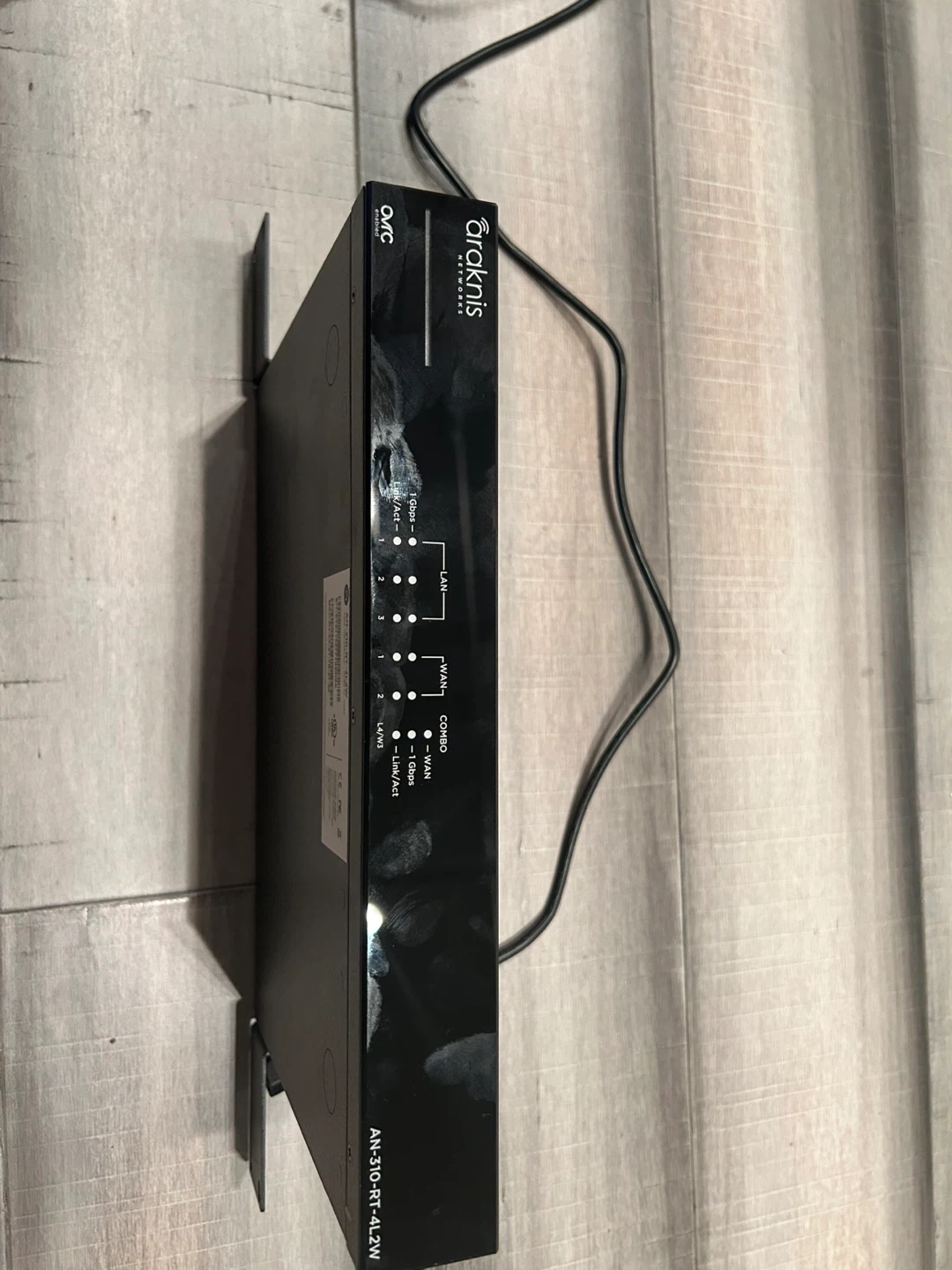 Araknis Networks AN-310-RT-4L2W Router