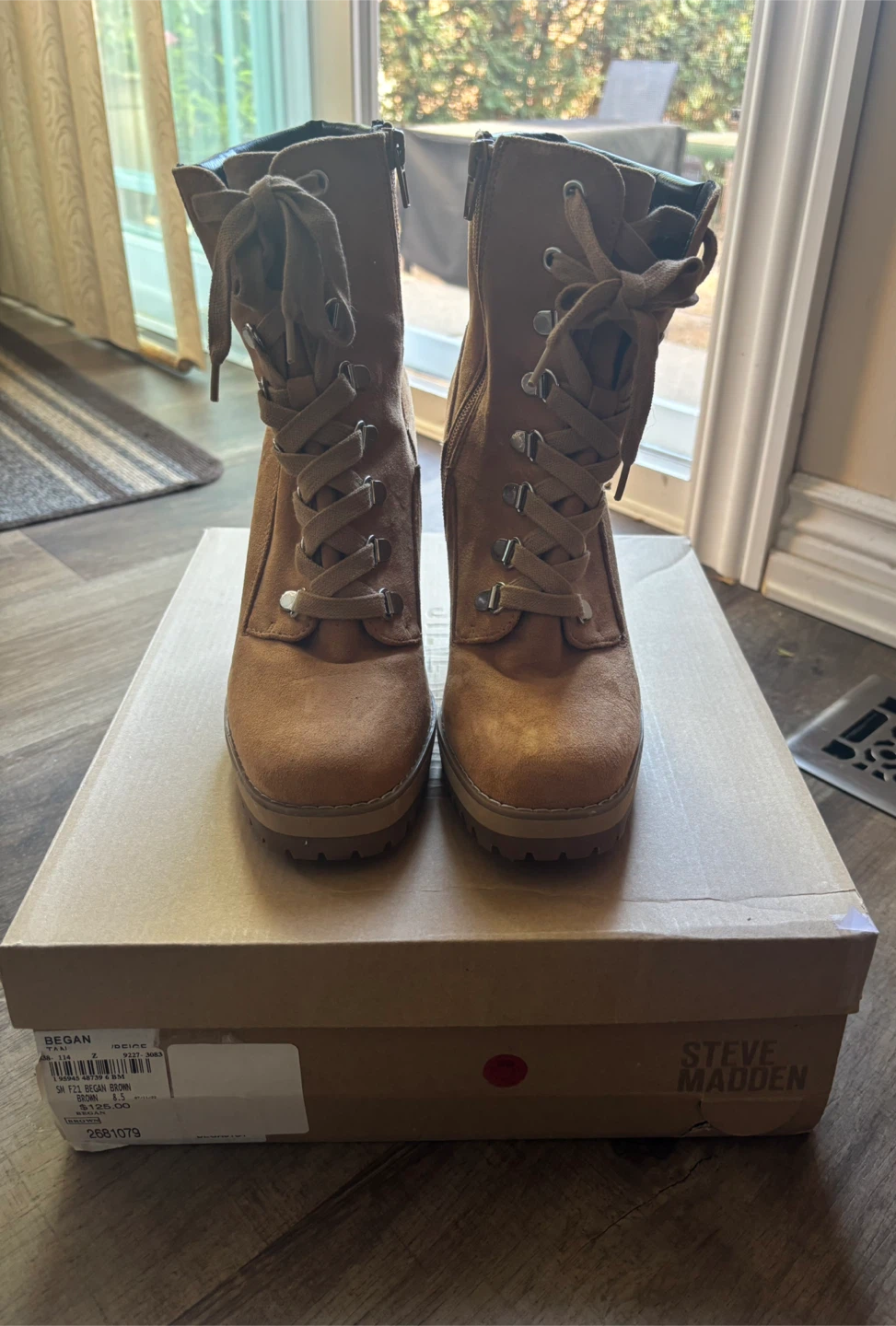 Steve Madden Began Brown Lace-Up Boots