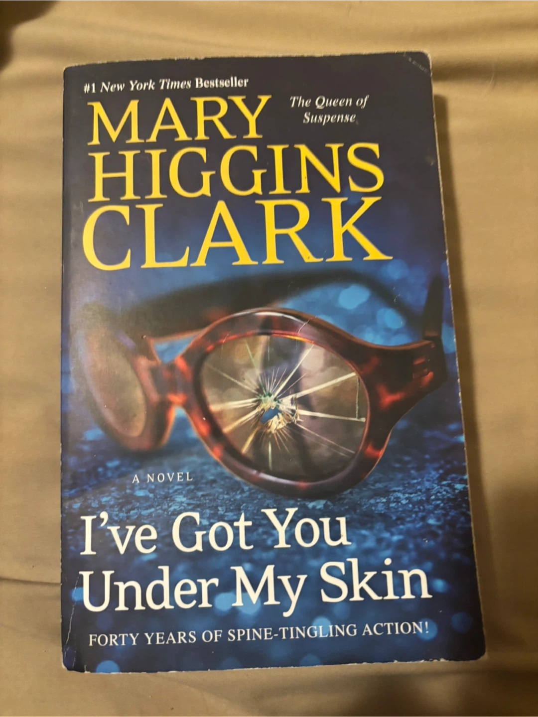 Lisa Scottoline, Elin Hilderbrand, Mary Higgins Clark books - photo 2
