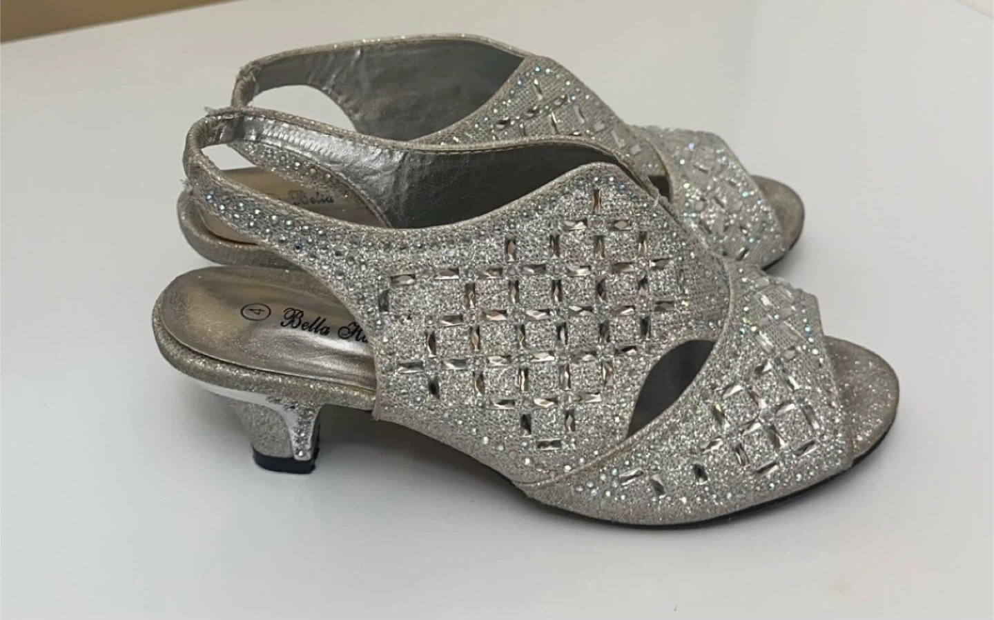 Silver Sandals with Heels & Rhinestone Girl’s size 4 - photo 4