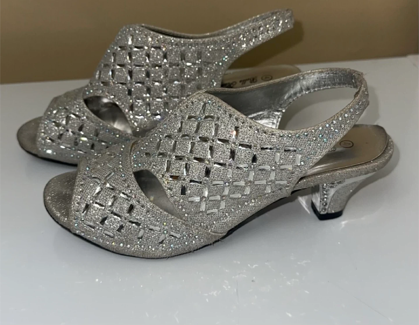 Silver Sandals with Heels & Rhinestone Girl’s size 4 - photo 3