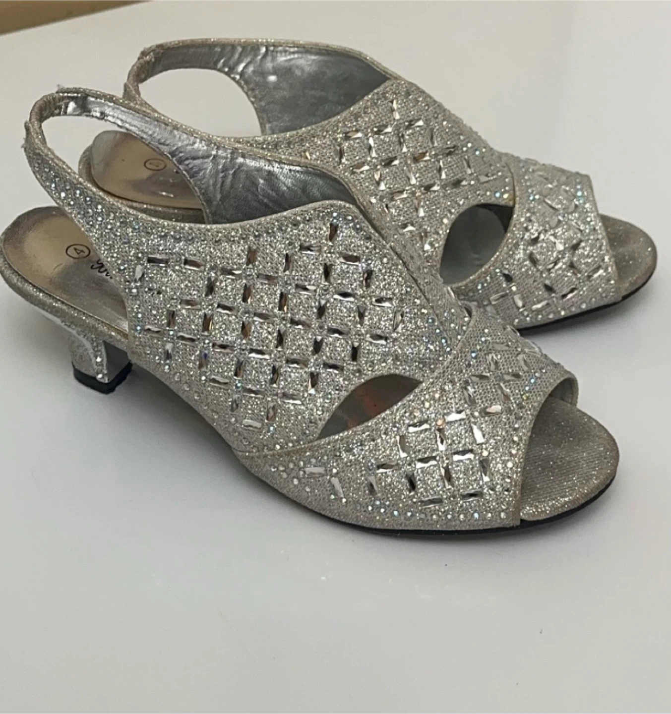Silver Sandals with Heels & Rhinestone Girl’s size 4 - photo 2
