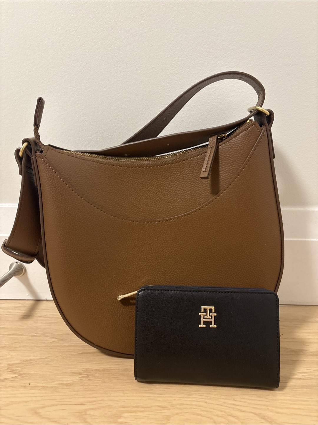 Brown Shoulder Bag from Uniqlo & Black Wallet from Tommy