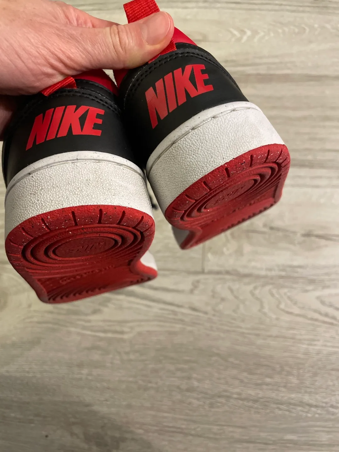 Nike Court Borough Low 2 Red/Black Youth Size 7Y image indicator(4)