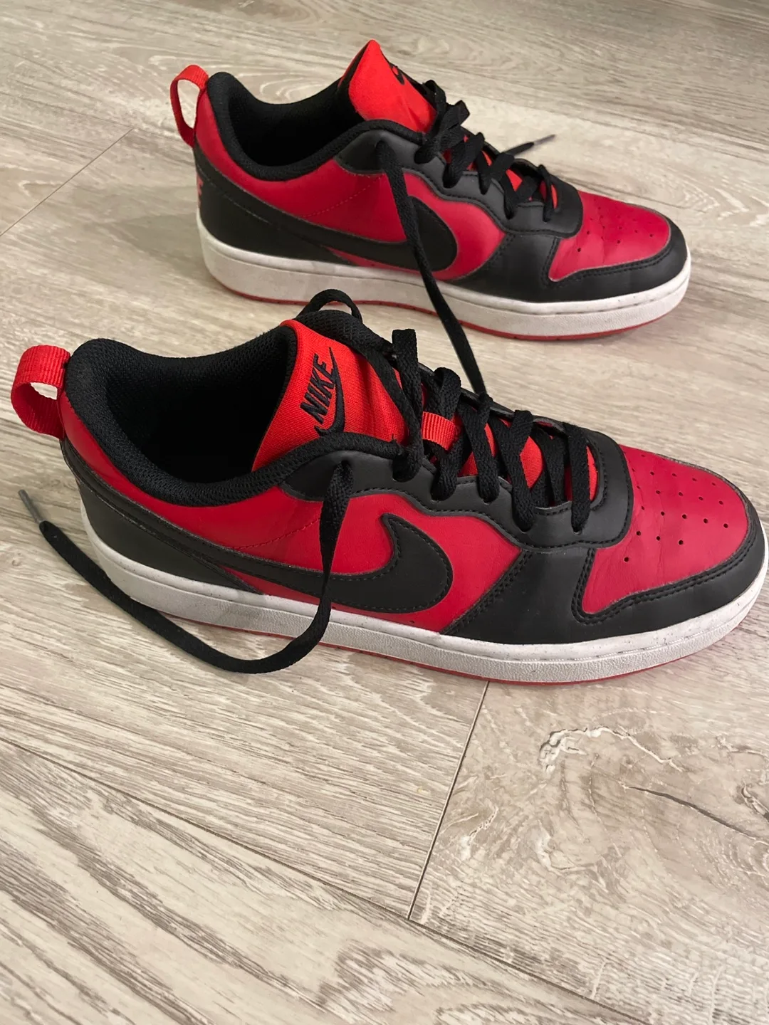 Nike Court Borough Low 2 Red/Black Youth Size 7Y image indicator(6)