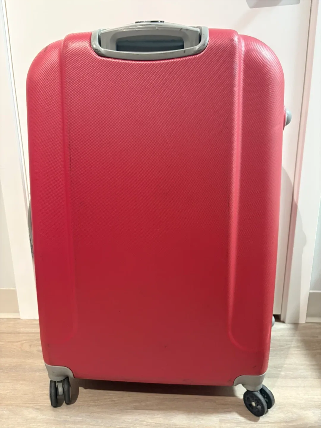 Pink Suitcase image indicator(3)