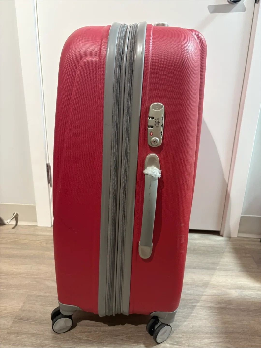 Pink Suitcase image indicator(2)