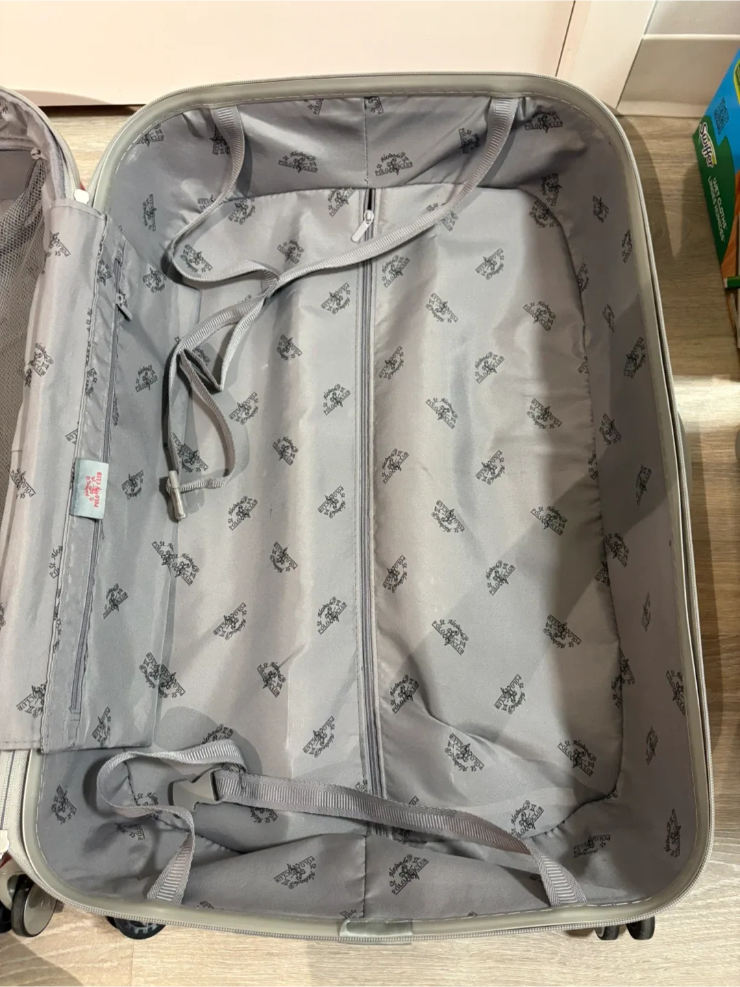 Pink Suitcase image indicator(5)